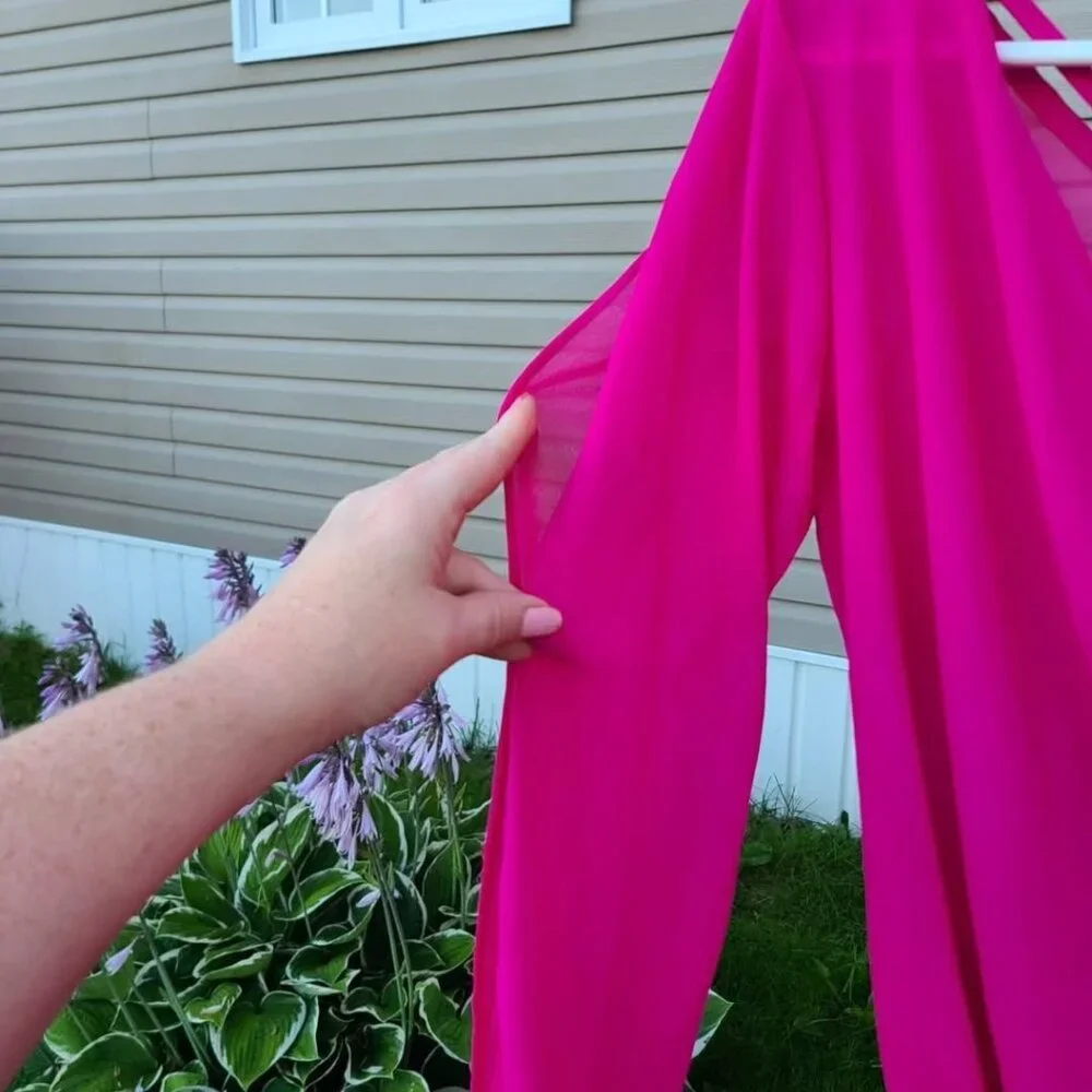 Gorgeous fuschia blouse with back detailing. - Picture 4 of 10